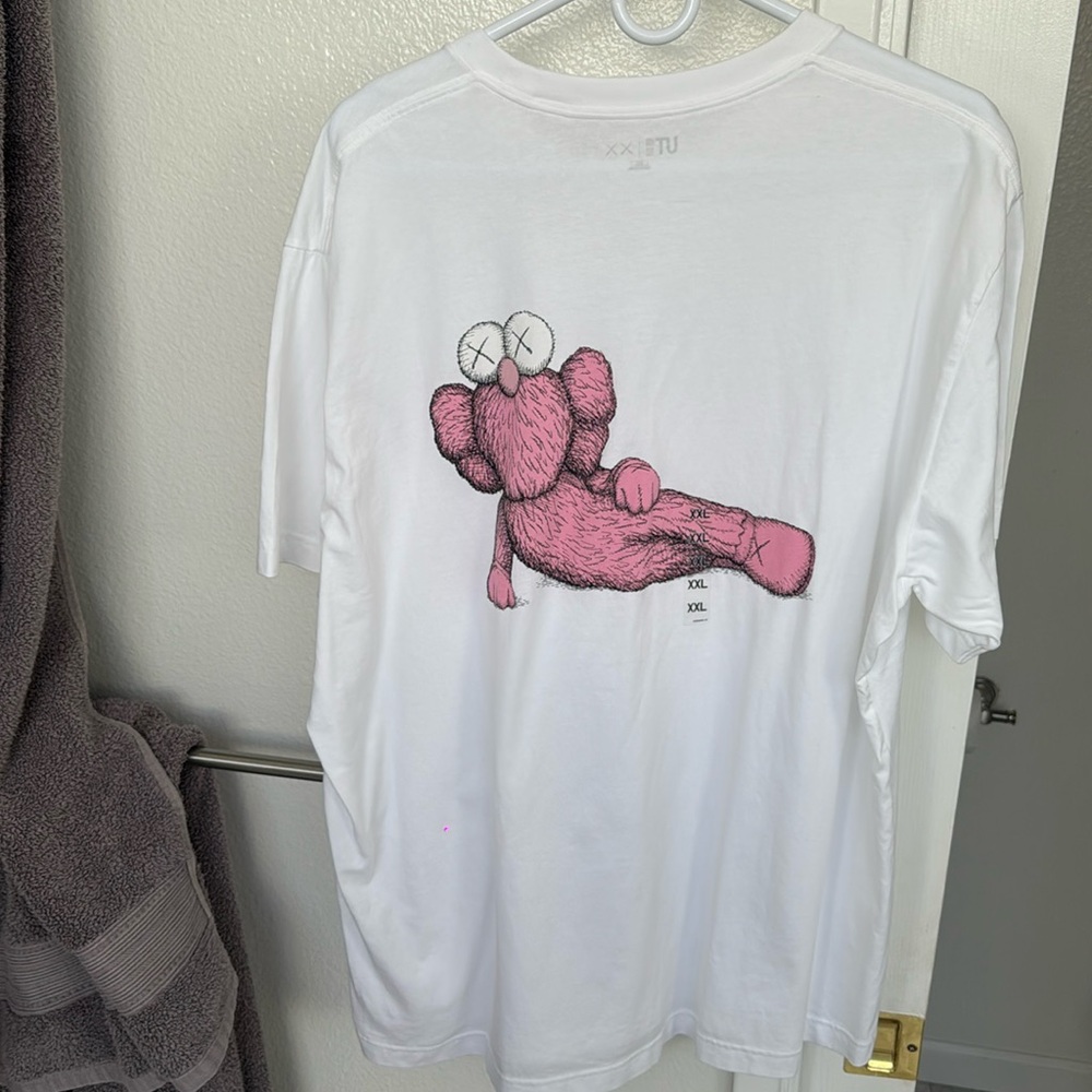 Brand new mens kaws uniqlo size XXL